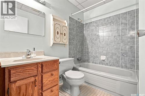 202 Stacey Court, Saskatoon, SK - Indoor Photo Showing Bathroom
