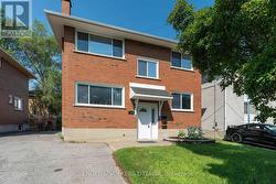 3 - 896 PINEWOOD CRESCENT Ottawa, ON K2B 5Y4