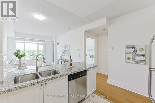 214 - 111 Upper Duke Crescent, Markham, ON - Indoor Photo Showing Kitchen With Double Sink