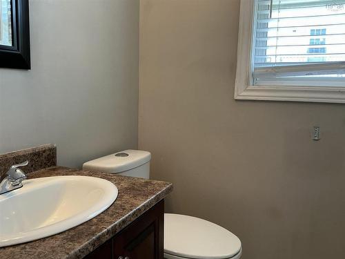 17 Oakwood, Dartmouth, NS - Indoor Photo Showing Bathroom