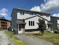 17 Oakwood  Dartmouth, NS B2W 5P8