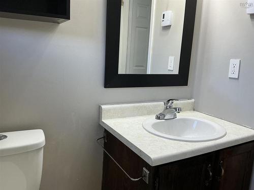 17 Oakwood, Dartmouth, NS - Indoor Photo Showing Bathroom