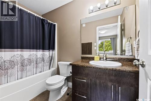 1114 Hargreaves Way, Saskatoon, SK - Indoor Photo Showing Bathroom