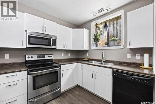 1114 Hargreaves Way, Saskatoon, SK - Indoor Photo Showing Kitchen With Double Sink