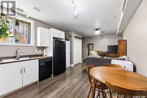 1114 Hargreaves Way, Saskatoon, SK - Indoor Photo Showing Kitchen With Double Sink