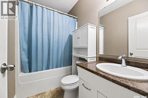 1114 Hargreaves Way, Saskatoon, SK - Indoor Photo Showing Bathroom