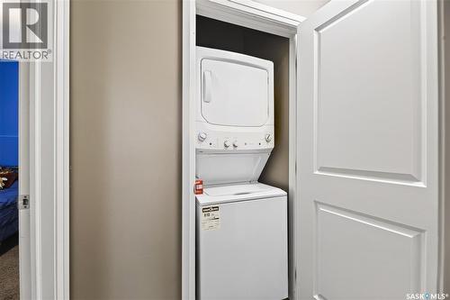 1114 Hargreaves Way, Saskatoon, SK - Indoor Photo Showing Laundry Room