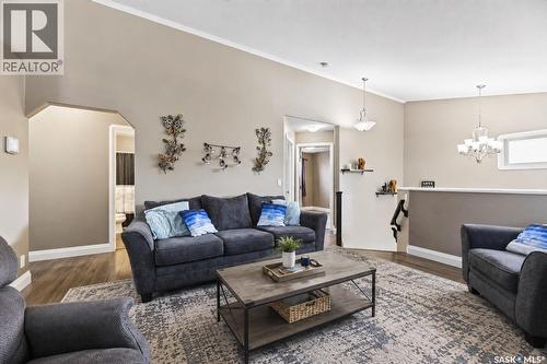 1114 Hargreaves Way, Saskatoon, SK - Indoor Photo Showing Living Room