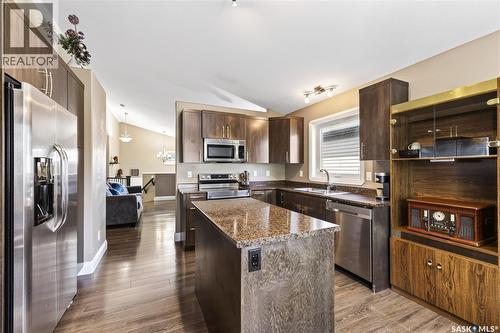 1114 Hargreaves Way, Saskatoon, SK - Indoor Photo Showing Kitchen With Double Sink With Upgraded Kitchen