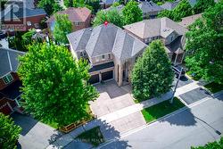 2249 GLAZEBROOK CIRCLE Oakville, ON L6M 5B5