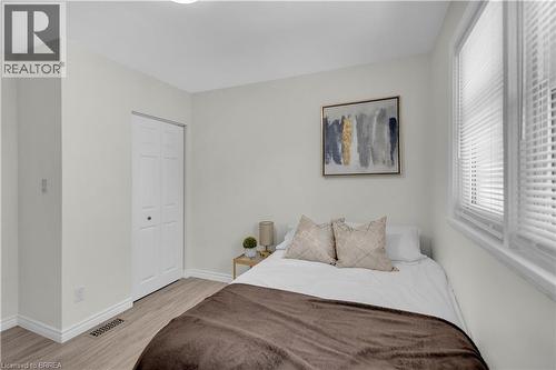 Bright room featuring light-toned walls and wood-finish flooring - 450 Highland Road E, Kitchener, ON - Indoor Photo Showing Bedroom