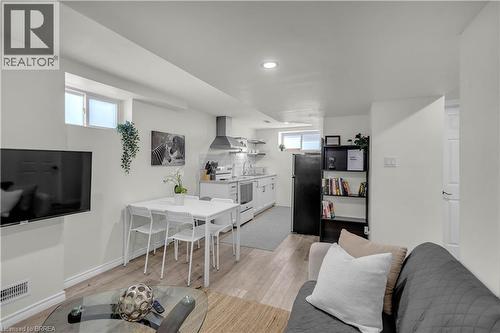 Open-concept living space with wood-finish flooring - 450 Highland Road E, Kitchener, ON - Indoor Photo Showing Living Room
