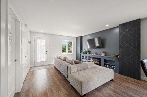 Hall d'entrée/Vestibule - 1086  - 1088 Rue Des Carouges, Mont-Tremblant, QC - Indoor Photo Showing Living Room