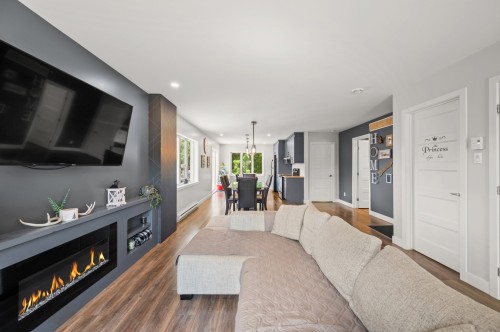 Salon - 1086  - 1088 Rue Des Carouges, Mont-Tremblant, QC - Indoor Photo Showing Living Room With Fireplace