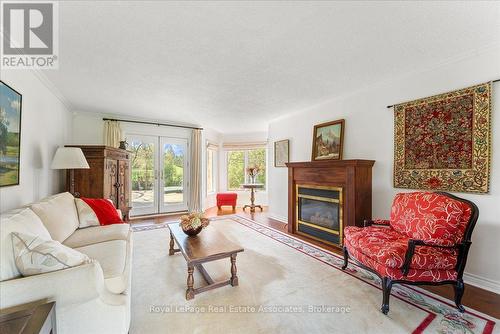 4 Wolf Crescent, Caledon, ON - Indoor Photo Showing Living Room With Fireplace