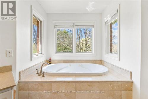 4 Wolf Crescent, Caledon, ON - Indoor Photo Showing Bathroom