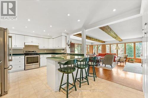 4 Wolf Crescent, Caledon, ON - Indoor Photo Showing Kitchen