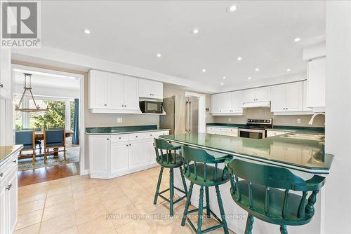 4 Wolf Crescent, Caledon, ON - Indoor Photo Showing Kitchen With Double Sink