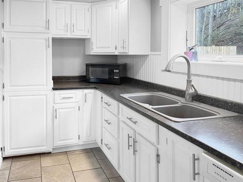 284 North Provost Street, New Glasgow, NS - Indoor Photo Showing Kitchen With Double Sink