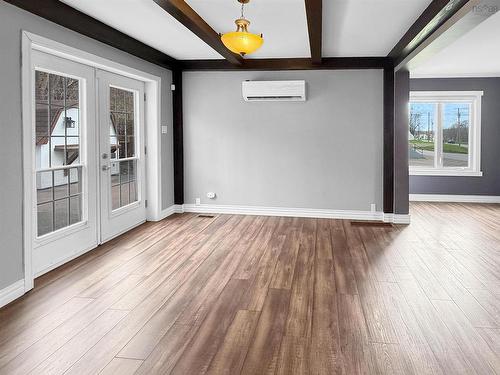 284 North Provost Street, New Glasgow, NS - Indoor Photo Showing Other Room