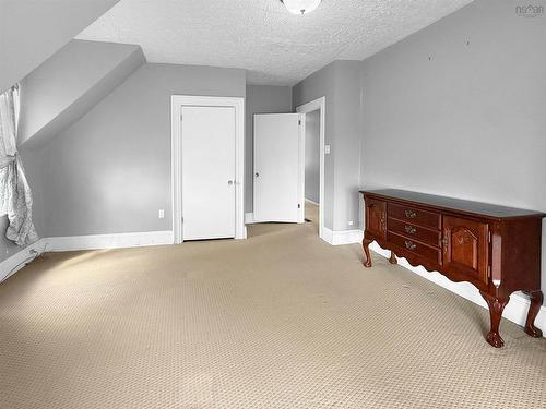 284 North Provost Street, New Glasgow, NS - Indoor Photo Showing Other Room