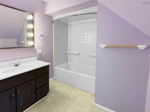 284 North Provost Street, New Glasgow, NS - Indoor Photo Showing Bathroom