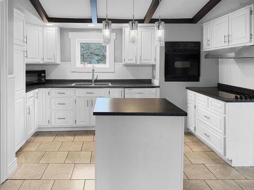 284 North Provost Street, New Glasgow, NS - Indoor Photo Showing Kitchen With Double Sink
