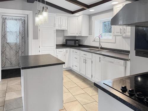 284 North Provost Street, New Glasgow, NS - Indoor Photo Showing Kitchen With Double Sink