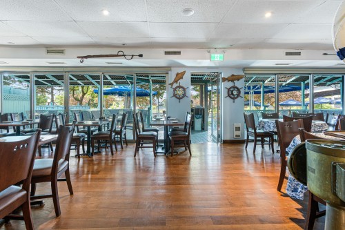 Restaurant - 160 Rue Ste-Anne, Sainte-Anne-De-Bellevue, QC - Indoor