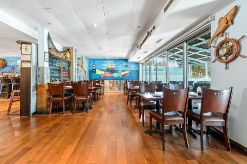 Restaurant - 160 Rue Ste-Anne, Sainte-Anne-De-Bellevue, QC - Indoor