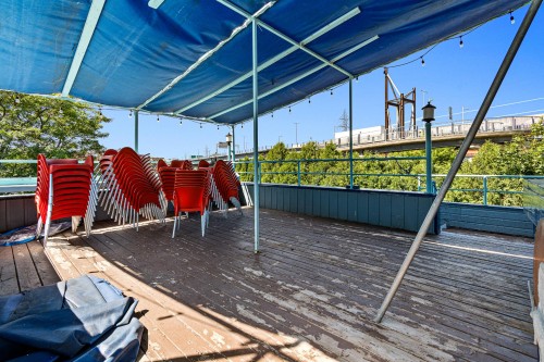Restaurant - 160 Rue Ste-Anne, Sainte-Anne-De-Bellevue, QC - Outdoor