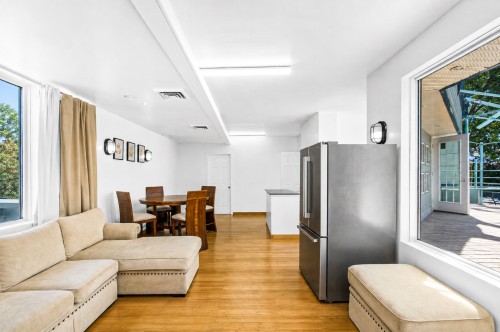 Restaurant - 160 Rue Ste-Anne, Sainte-Anne-De-Bellevue, QC - Indoor Photo Showing Living Room