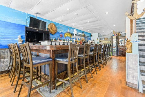 Restaurant - 160 Rue Ste-Anne, Sainte-Anne-De-Bellevue, QC - Indoor Photo Showing Dining Room