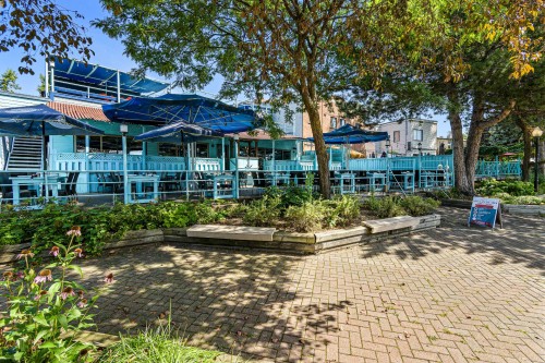 Restaurant - 160 Rue Ste-Anne, Sainte-Anne-De-Bellevue, QC - Outdoor