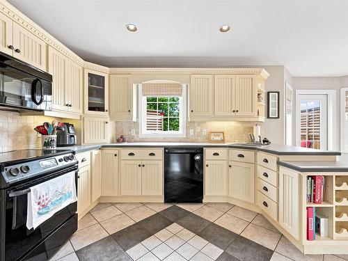 10 Tutor Court, Dartmouth, NS - Indoor Photo Showing Kitchen
