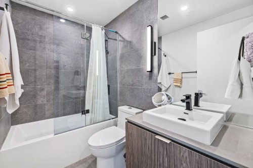 Bathroom - 308-200 Boul. Marcel-Laurin, Montréal (Saint-Laurent), QC - Indoor Photo Showing Bathroom