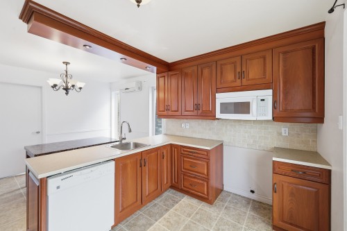 Cuisine - 3665 Rue Perras, Longueuil (Saint-Hubert), QC - Indoor Photo Showing Kitchen