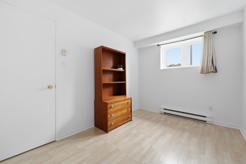 Chambre à coucher - 3665 Rue Perras, Longueuil (Saint-Hubert), QC - Indoor Photo Showing Other Room