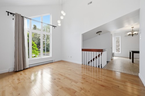 Salon - 3665 Rue Perras, Longueuil (Saint-Hubert), QC - Indoor Photo Showing Other Room