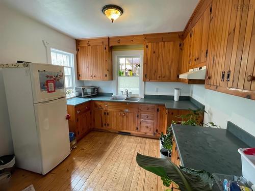 7731 Highway 329, East River Point, NS - Indoor Photo Showing Kitchen With Double Sink