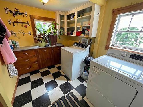 7731 Highway 329, East River Point, NS - Indoor Photo Showing Laundry Room