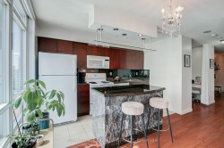 2101-381 Front Street WToronto, ON M5V 3R8
