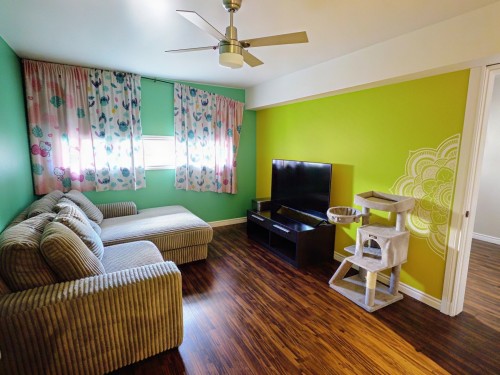 Salle familiale - 1895 Rue St-Denis, Val-D'Or, QC - Indoor