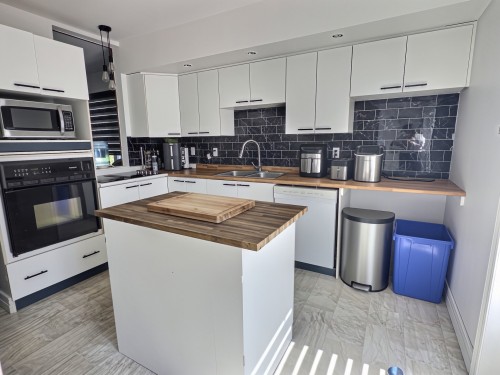 Cuisine - 1895 Rue St-Denis, Val-D'Or, QC - Indoor Photo Showing Kitchen With Double Sink