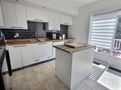 Cuisine - 1895 Rue St-Denis, Val-D'Or, QC - Indoor Photo Showing Kitchen With Double Sink