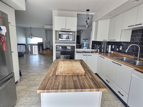 Cuisine - 1895 Rue St-Denis, Val-D'Or, QC - Indoor Photo Showing Kitchen With Double Sink