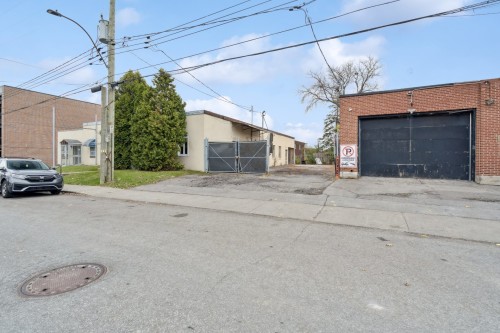 Front of Structure - Av. Éthier, Montréal (Montréal-Nord), QC 