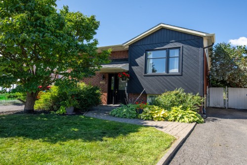 395 Rue Maisonneuve  Longueuil (Saint-Hubert), QC J3Y 7Y7
