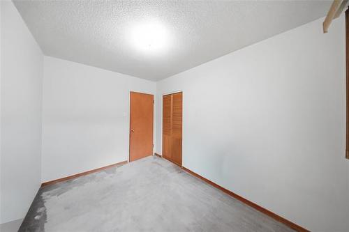 75 Tamworth Bay, Winnipeg, MB - Indoor Photo Showing Other Room