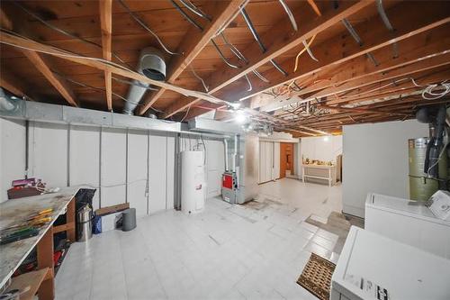 75 Tamworth Bay, Winnipeg, MB - Indoor Photo Showing Basement